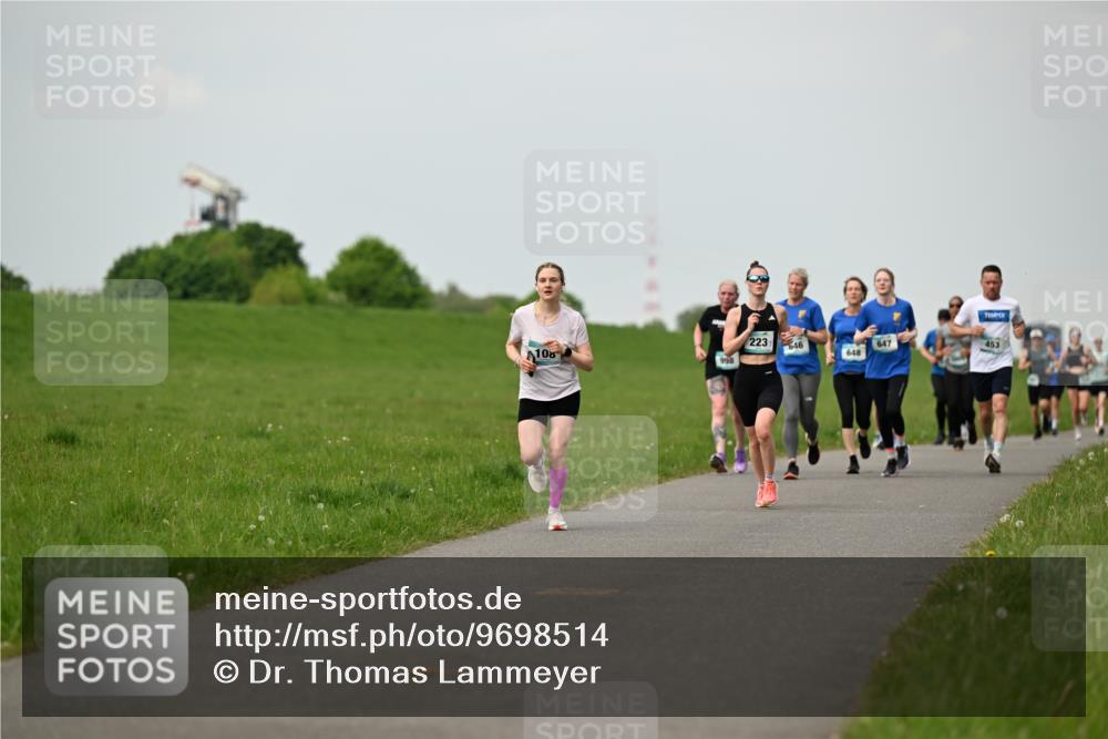 10.05.2026 - 8. Wedeler Halbmarathon Dr. Thomas Lammeyer http://msf.ph/oto/9698514 10.05.2026 11:33:25 Laufen 108, 223, 647, 453, 648, 998 meine-sportfotos.de