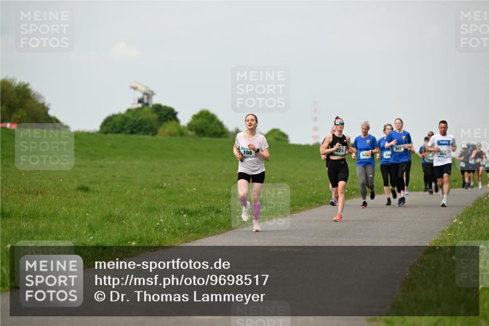 10.05.2026 - 8. Wedeler Halbmarathon Dr. Thomas Lammeyer http://msf.ph/oto/9698517 10.05.2026 11:33:26 Laufen 647, 108, 453 meine-sportfotos.de