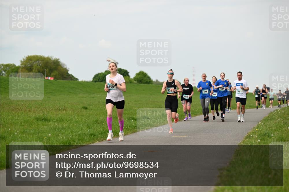 10.05.2026 - 8. Wedeler Halbmarathon Dr. Thomas Lammeyer http://msf.ph/oto/9698534 10.05.2026 11:33:28 Laufen 108, 646, 648, 998, 647, 453 meine-sportfotos.de