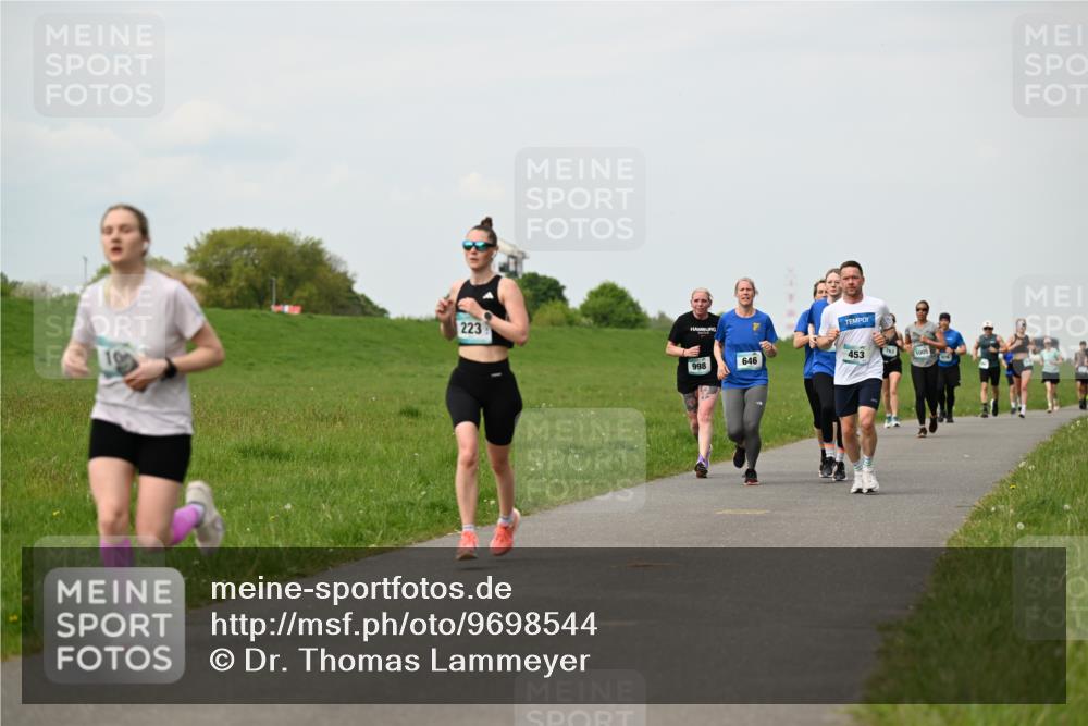 10.05.2026 - 8. Wedeler Halbmarathon Dr. Thomas Lammeyer http://msf.ph/oto/9698544 10.05.2026 11:33:31 Laufen 223, 998, 646, 453, 1005 meine-sportfotos.de