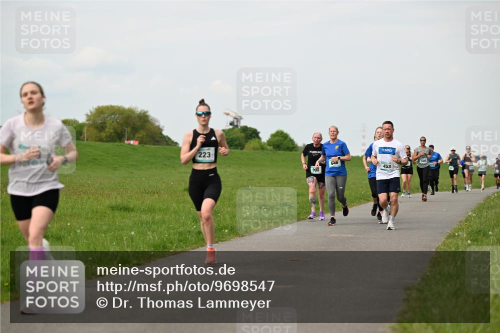 10.05.2026 - 8. Wedeler Halbmarathon Dr. Thomas Lammeyer http://msf.ph/oto/9698547 10.05.2026 11:33:31 Laufen 223, 998, 646, 1005, 453 meine-sportfotos.de