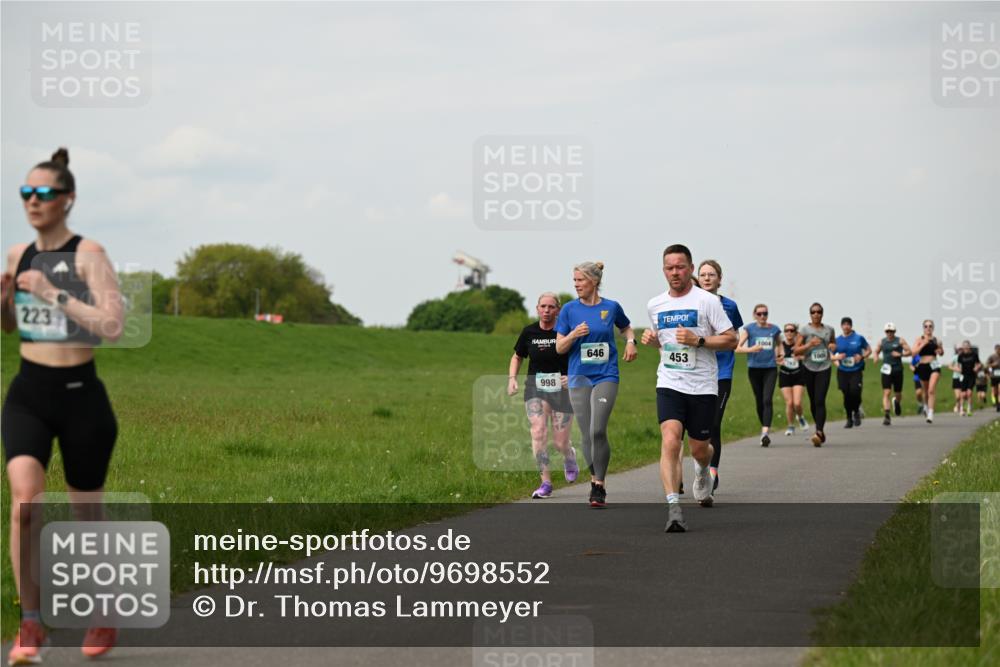 10.05.2026 - 8. Wedeler Halbmarathon Dr. Thomas Lammeyer http://msf.ph/oto/9698552 10.05.2026 11:33:32 Laufen 223, 998, 646, 1004, 453 meine-sportfotos.de