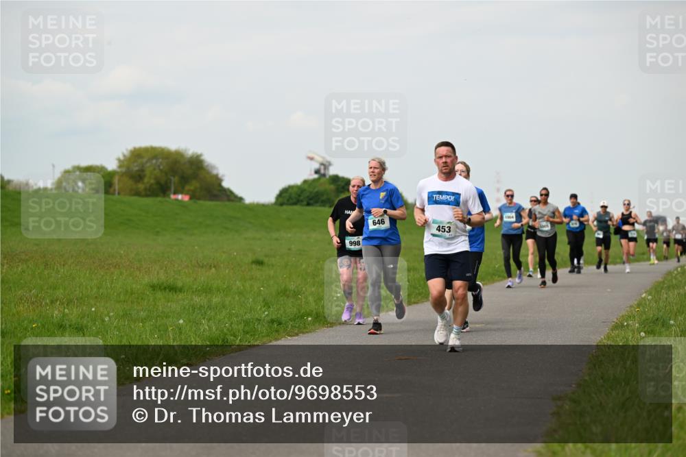 10.05.2026 - 8. Wedeler Halbmarathon Dr. Thomas Lammeyer http://msf.ph/oto/9698553 10.05.2026 11:33:33 Laufen 998, 646, 1004, 1005, 453 meine-sportfotos.de