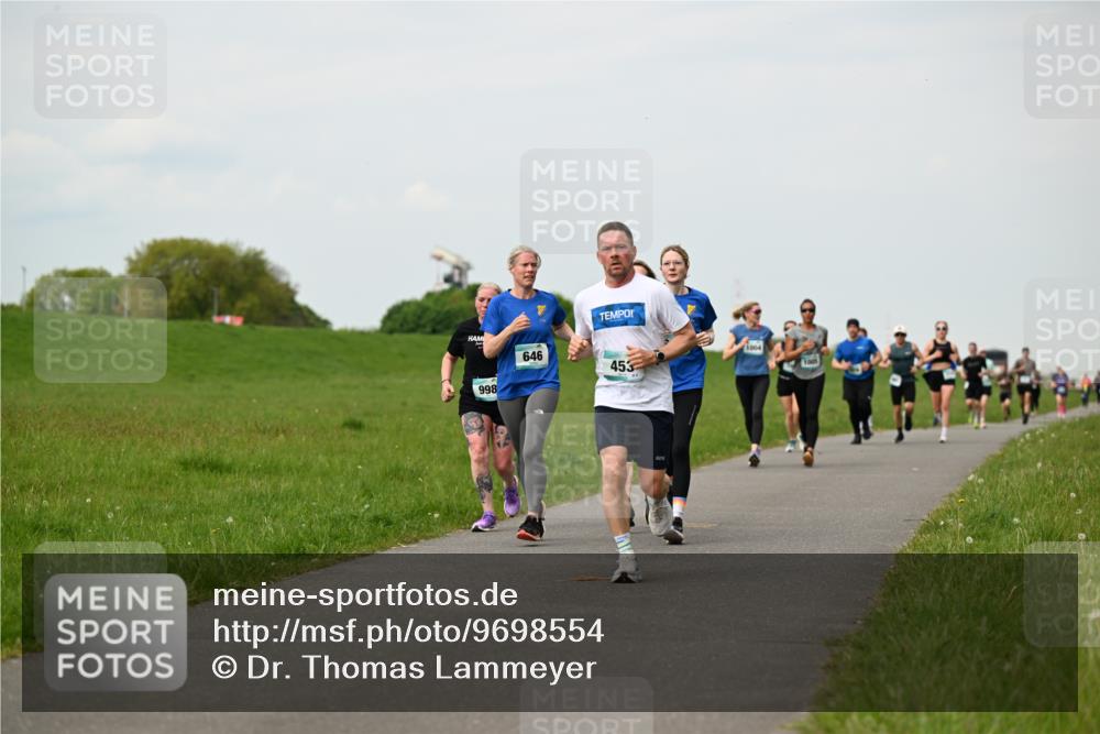 10.05.2026 - 8. Wedeler Halbmarathon Dr. Thomas Lammeyer http://msf.ph/oto/9698554 10.05.2026 11:33:33 Laufen 998, 646, 453, 1004, 1005 meine-sportfotos.de