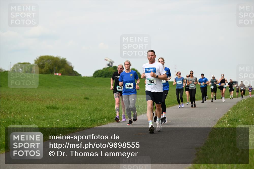 10.05.2026 - 8. Wedeler Halbmarathon Dr. Thomas Lammeyer http://msf.ph/oto/9698555 10.05.2026 11:33:33 Laufen 646, 998, 453, 1004, 1005 meine-sportfotos.de