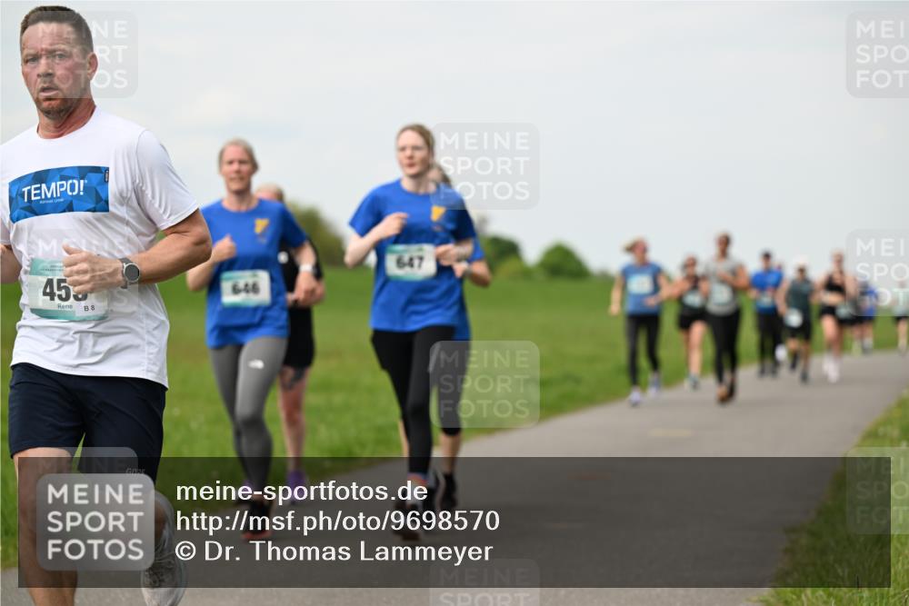 10.05.2026 - 8. Wedeler Halbmarathon Dr. Thomas Lammeyer http://msf.ph/oto/9698570 10.05.2026 11:33:36 Laufen 455, 646, 647 meine-sportfotos.de