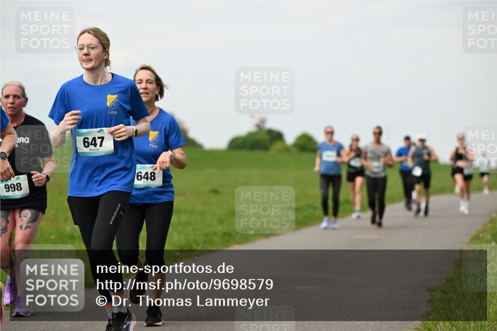 10.05.2026 - 8. Wedeler Halbmarathon Dr. Thomas Lammeyer http://msf.ph/oto/9698579 10.05.2026 11:33:37 Laufen 998, 647, 648 meine-sportfotos.de