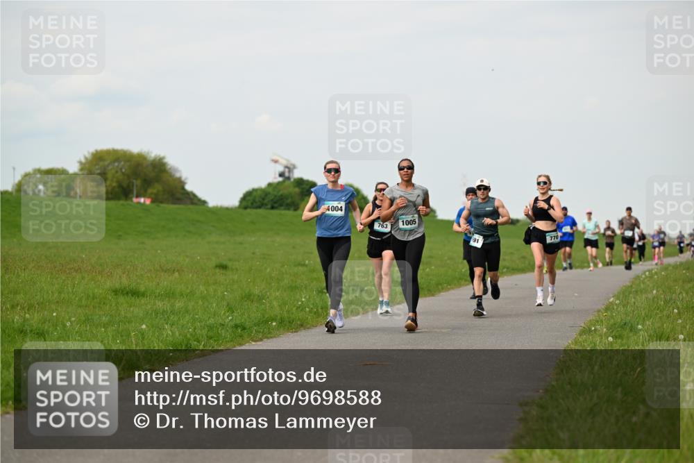 10.05.2026 - 8. Wedeler Halbmarathon Dr. Thomas Lammeyer http://msf.ph/oto/9698588 10.05.2026 11:33:39 Laufen 004, 763, 1005, 770 meine-sportfotos.de