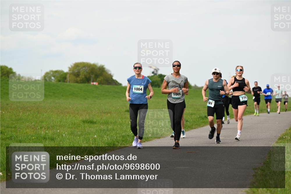 10.05.2026 - 8. Wedeler Halbmarathon Dr. Thomas Lammeyer http://msf.ph/oto/9698600 10.05.2026 11:33:40 Laufen 1004, 1005, 591, 770 meine-sportfotos.de