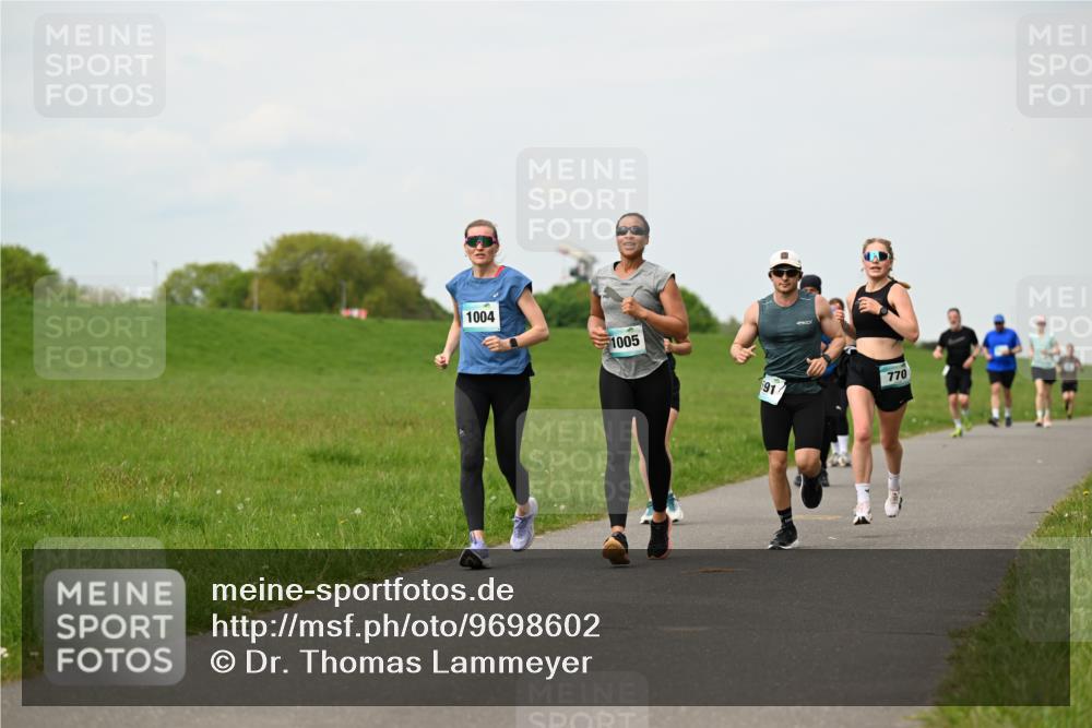 10.05.2026 - 8. Wedeler Halbmarathon Dr. Thomas Lammeyer http://msf.ph/oto/9698602 10.05.2026 11:33:41 Laufen 1004, 1005, 770 meine-sportfotos.de