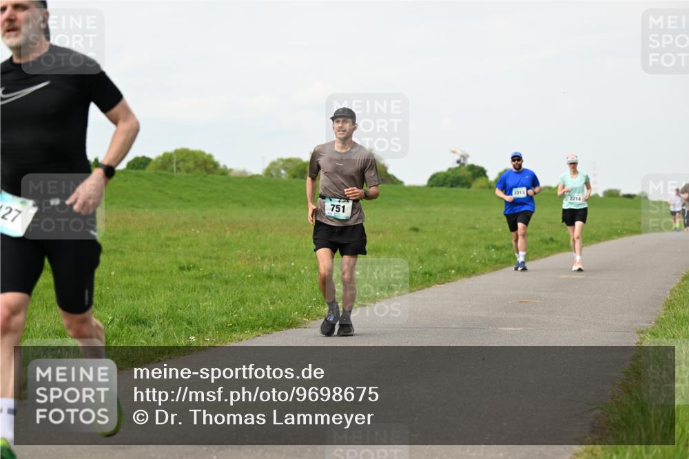 10.05.2026 - 8. Wedeler Halbmarathon Dr. Thomas Lammeyer http://msf.ph/oto/9698675 10.05.2026 11:33:53 Laufen 751, 2213, 2214 meine-sportfotos.de