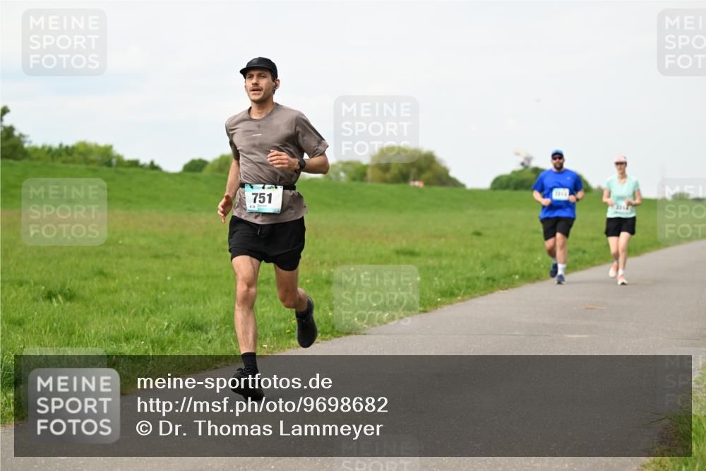 10.05.2026 - 8. Wedeler Halbmarathon Dr. Thomas Lammeyer http://msf.ph/oto/9698682 10.05.2026 11:33:53 Laufen 751 meine-sportfotos.de