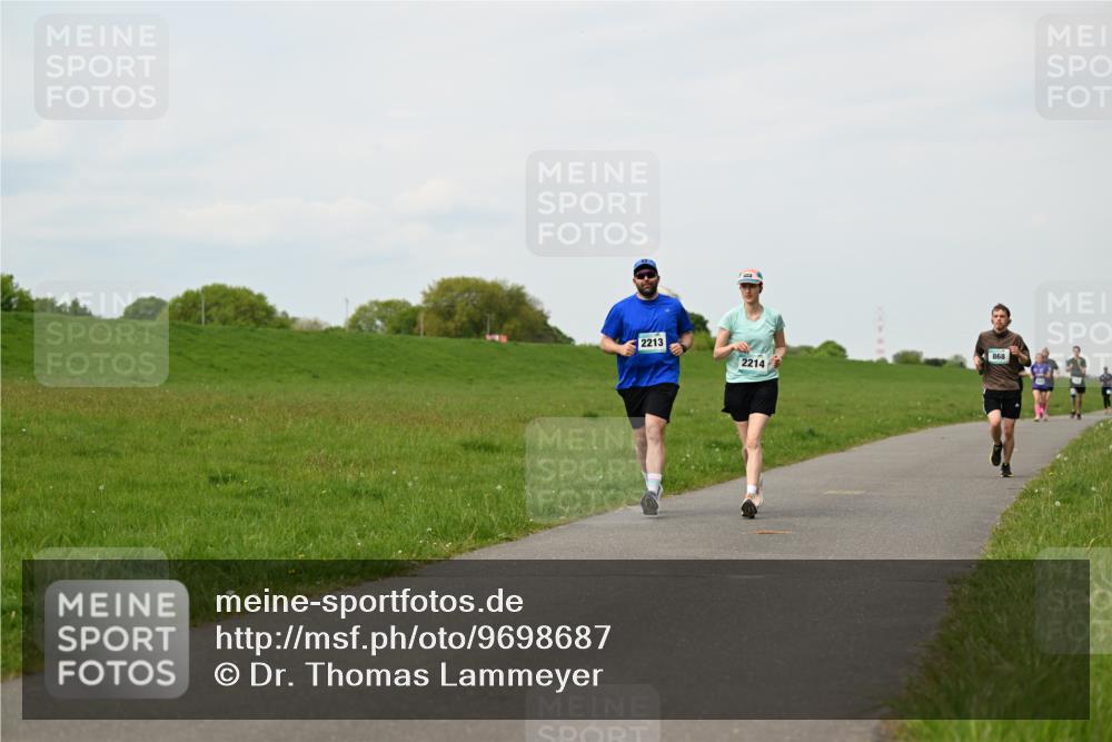 10.05.2026 - 8. Wedeler Halbmarathon Dr. Thomas Lammeyer http://msf.ph/oto/9698687 10.05.2026 11:33:55 Laufen 2213, 868, 2214 meine-sportfotos.de