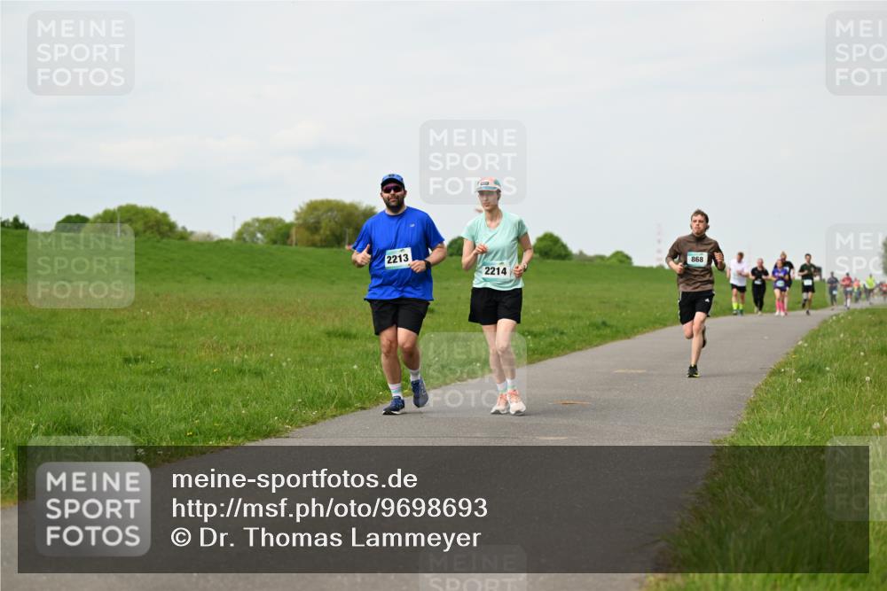 10.05.2026 - 8. Wedeler Halbmarathon Dr. Thomas Lammeyer http://msf.ph/oto/9698693 10.05.2026 11:33:56 Laufen 2213, 2214, 868 meine-sportfotos.de