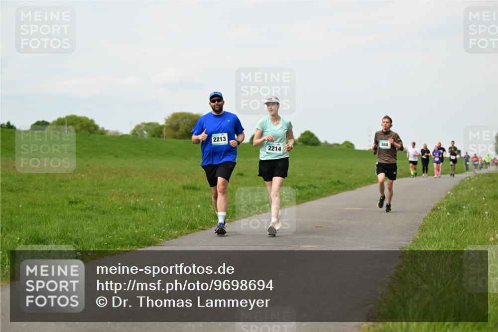 10.05.2026 - 8. Wedeler Halbmarathon Dr. Thomas Lammeyer http://msf.ph/oto/9698694 10.05.2026 11:33:56 Laufen 2213, 868, 2214 meine-sportfotos.de