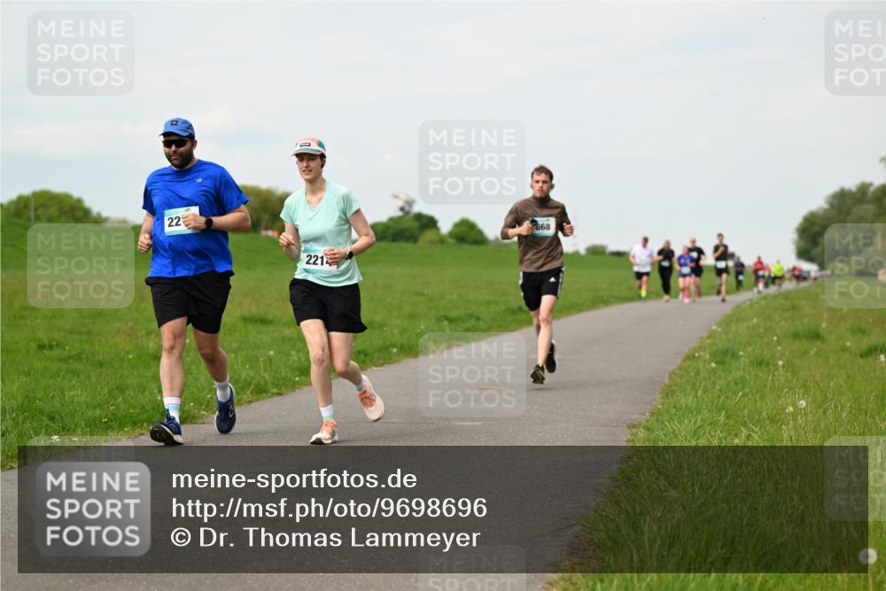10.05.2026 - 8. Wedeler Halbmarathon Dr. Thomas Lammeyer http://msf.ph/oto/9698696 10.05.2026 11:33:57 Laufen 2212, 868 meine-sportfotos.de