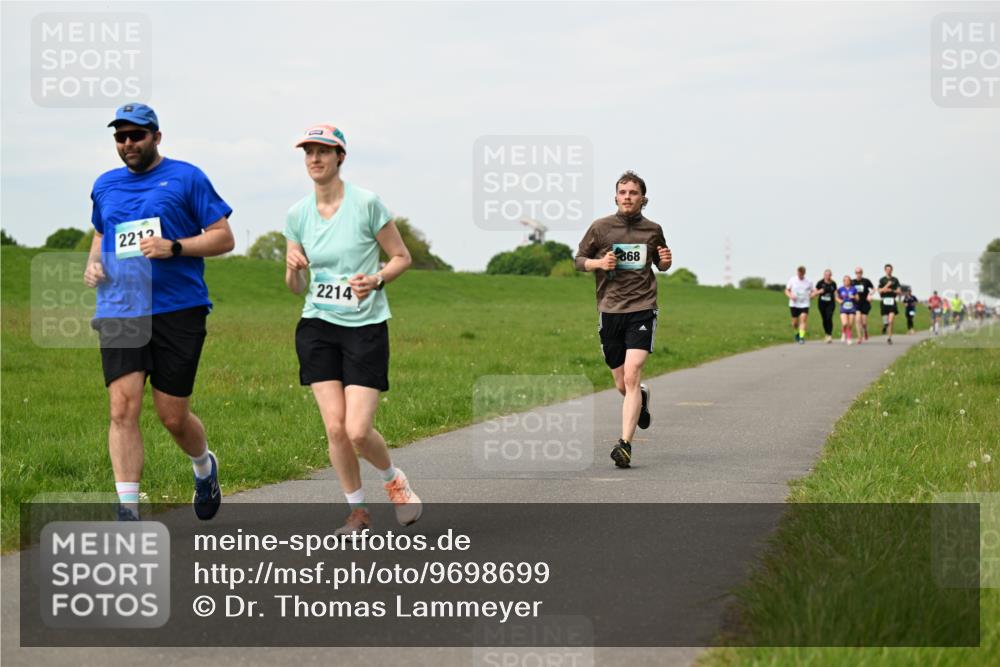 10.05.2026 - 8. Wedeler Halbmarathon Dr. Thomas Lammeyer http://msf.ph/oto/9698699 10.05.2026 11:33:58 Laufen 2212, 2214, 868 meine-sportfotos.de