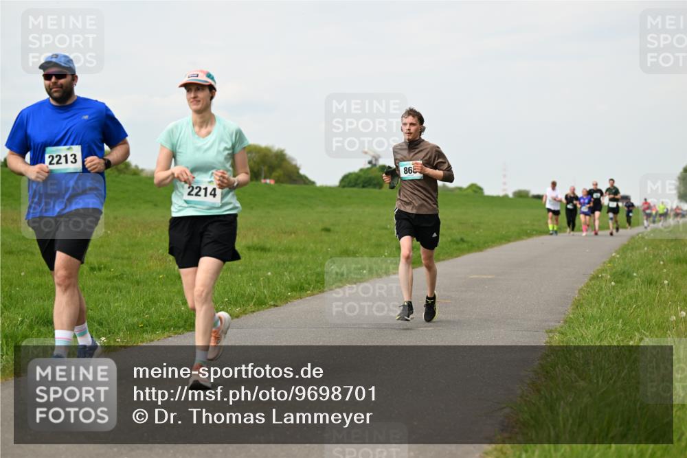 10.05.2026 - 8. Wedeler Halbmarathon Dr. Thomas Lammeyer http://msf.ph/oto/9698701 10.05.2026 11:33:58 Laufen 2213, 2214, 868 meine-sportfotos.de