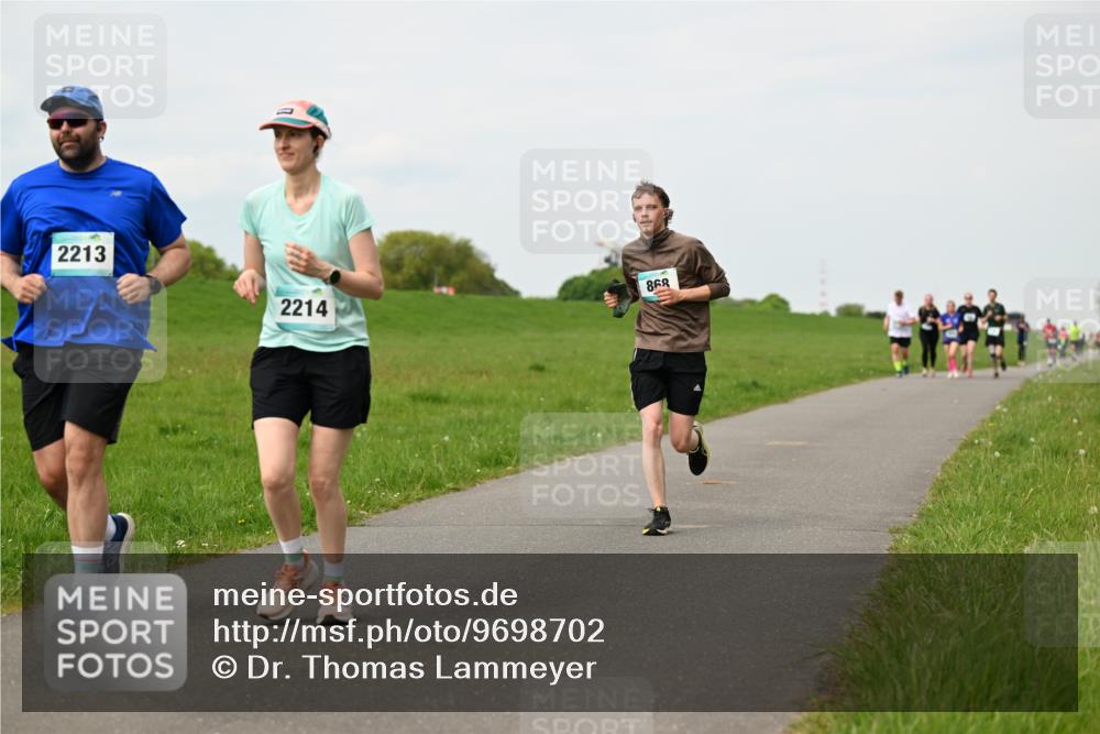 10.05.2026 - 8. Wedeler Halbmarathon Dr. Thomas Lammeyer http://msf.ph/oto/9698702 10.05.2026 11:33:59 Laufen 2213, 2214, 868 meine-sportfotos.de