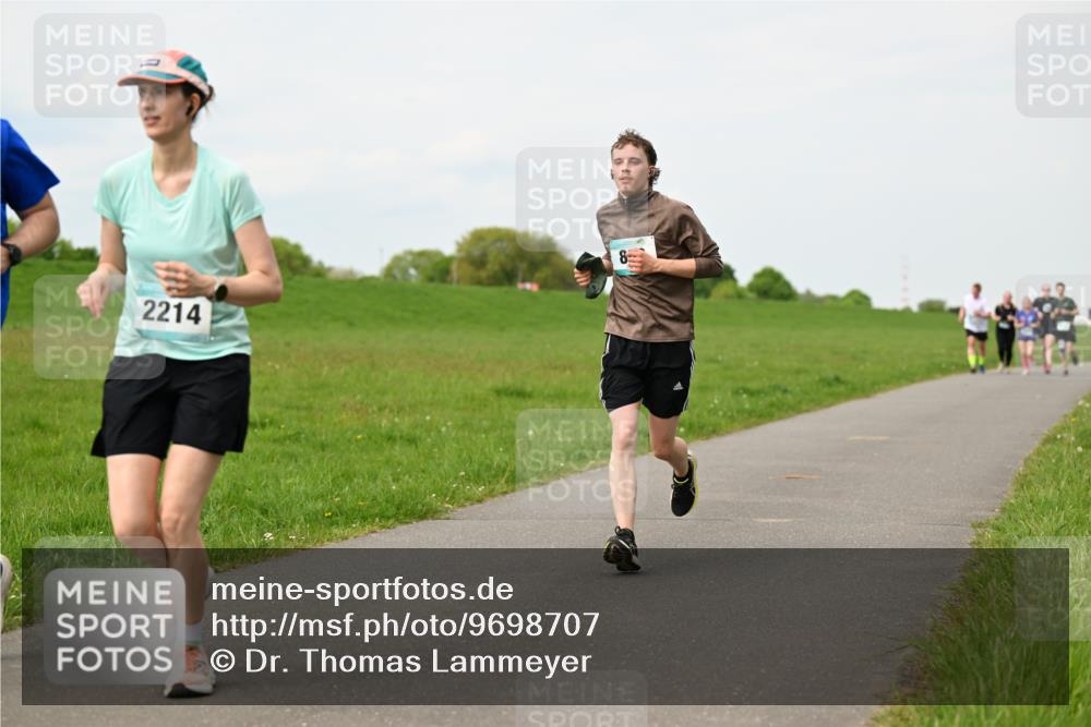 10.05.2026 - 8. Wedeler Halbmarathon Dr. Thomas Lammeyer http://msf.ph/oto/9698707 10.05.2026 11:33:59 Laufen 2214 meine-sportfotos.de