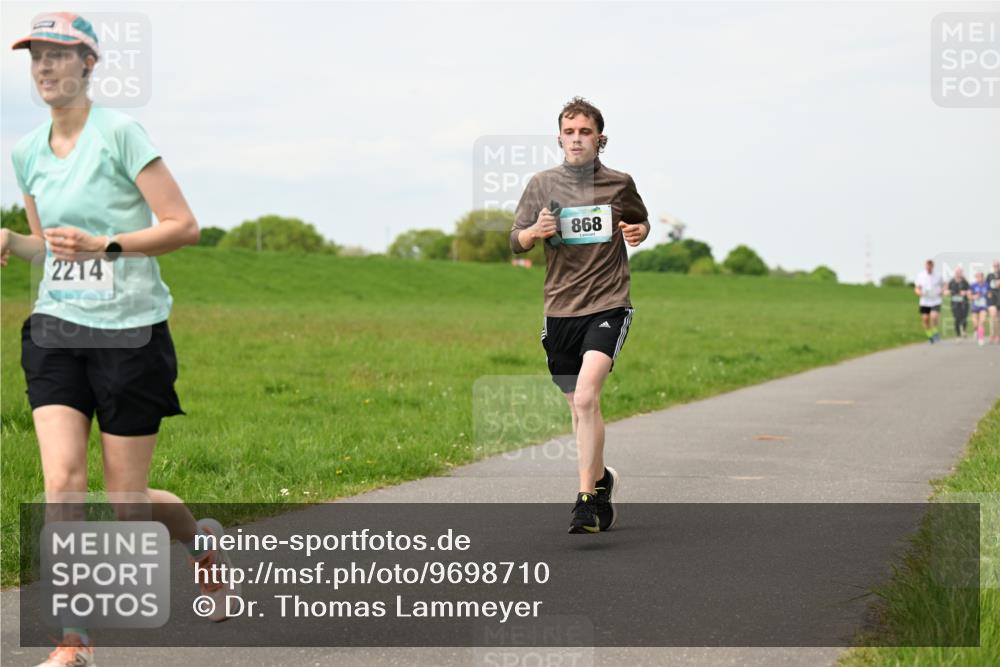 10.05.2026 - 8. Wedeler Halbmarathon Dr. Thomas Lammeyer http://msf.ph/oto/9698710 10.05.2026 11:34:00 Laufen 2214, 868 meine-sportfotos.de