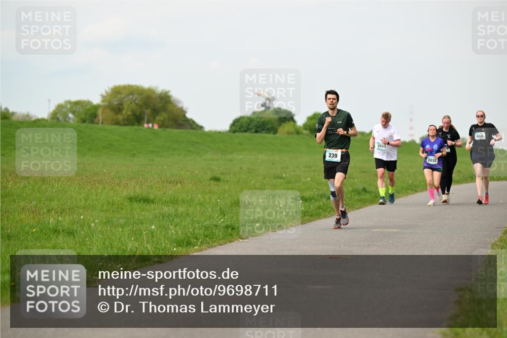 10.05.2026 - 8. Wedeler Halbmarathon Dr. Thomas Lammeyer http://msf.ph/oto/9698711 10.05.2026 11:34:06 Laufen 239, 2033, 2032, 460 meine-sportfotos.de