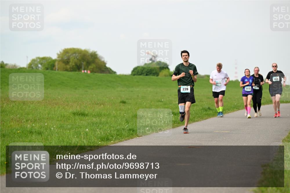 10.05.2026 - 8. Wedeler Halbmarathon Dr. Thomas Lammeyer http://msf.ph/oto/9698713 10.05.2026 11:34:07 Laufen 2033, 459, 239, 2032, 460 meine-sportfotos.de