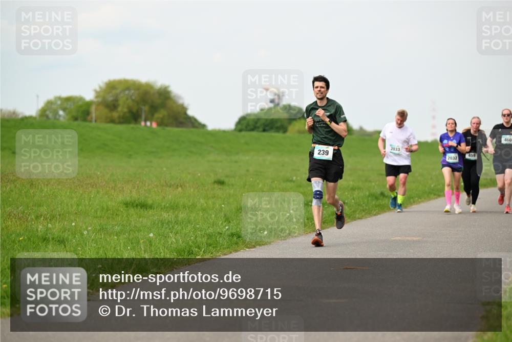 10.05.2026 - 8. Wedeler Halbmarathon Dr. Thomas Lammeyer http://msf.ph/oto/9698715 10.05.2026 11:34:07 Laufen 2033, 239, 459, 2032, 460 meine-sportfotos.de
