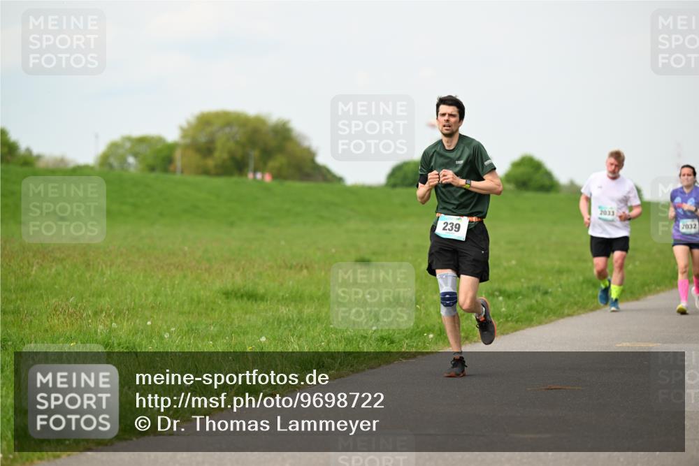 10.05.2026 - 8. Wedeler Halbmarathon Dr. Thomas Lammeyer http://msf.ph/oto/9698722 10.05.2026 11:34:08 Laufen 239, 2032 meine-sportfotos.de