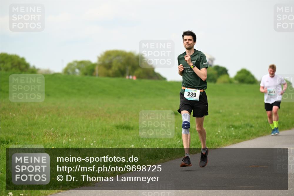 10.05.2026 - 8. Wedeler Halbmarathon Dr. Thomas Lammeyer http://msf.ph/oto/9698725 10.05.2026 11:34:08 Laufen 239, 2013 meine-sportfotos.de