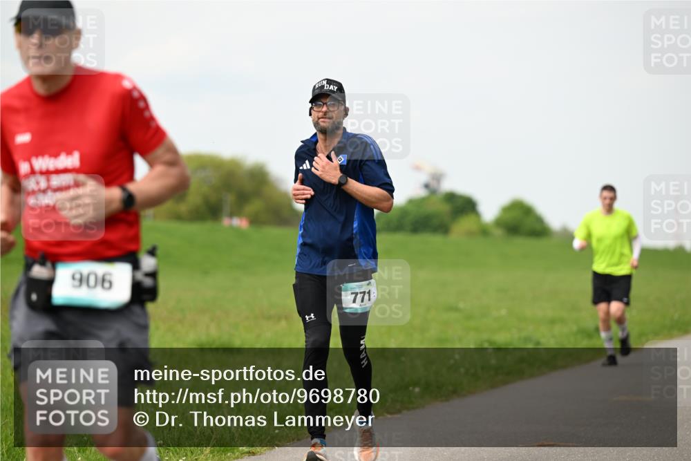 10.05.2026 - 8. Wedeler Halbmarathon Dr. Thomas Lammeyer http://msf.ph/oto/9698780 10.05.2026 11:34:25 Laufen 906, 771 meine-sportfotos.de