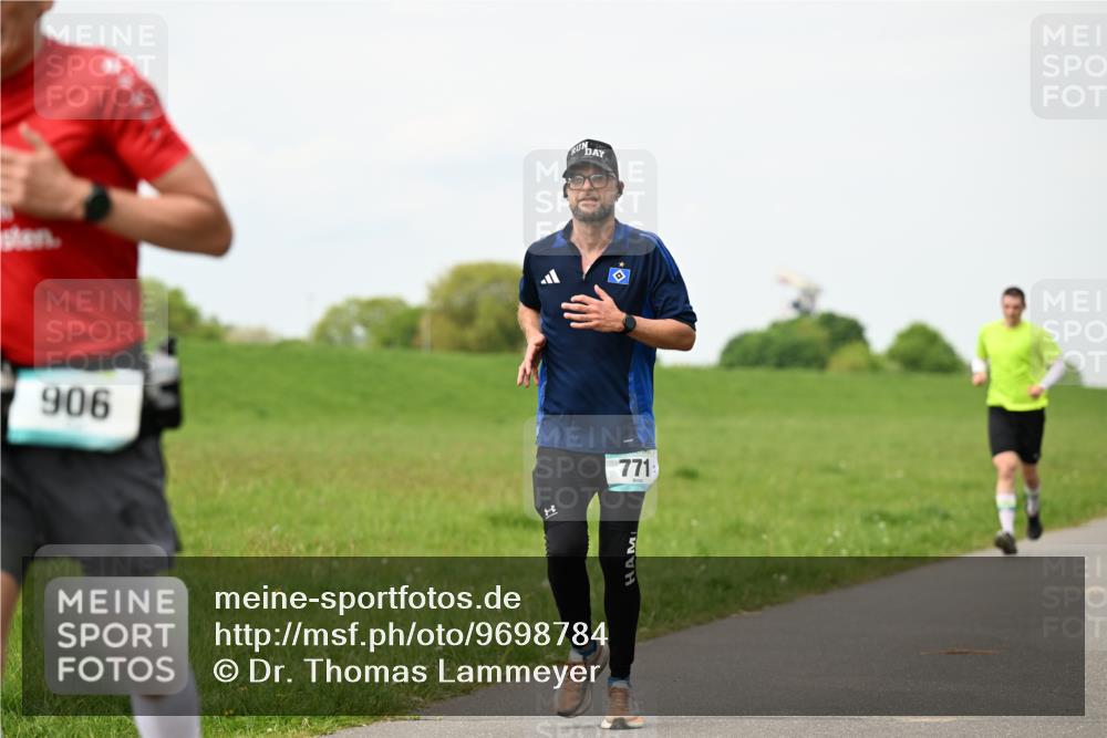 10.05.2026 - 8. Wedeler Halbmarathon Dr. Thomas Lammeyer http://msf.ph/oto/9698784 10.05.2026 11:34:25 Laufen 906, 771 meine-sportfotos.de