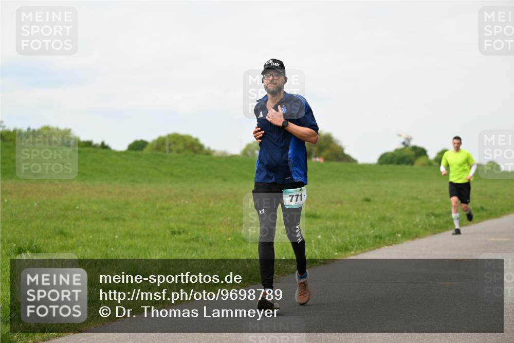 10.05.2026 - 8. Wedeler Halbmarathon Dr. Thomas Lammeyer http://msf.ph/oto/9698789 10.05.2026 11:34:26 Laufen 771 meine-sportfotos.de