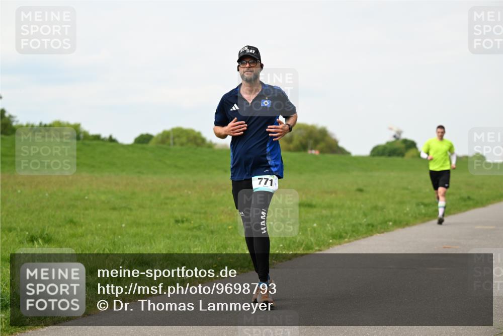 10.05.2026 - 8. Wedeler Halbmarathon Dr. Thomas Lammeyer http://msf.ph/oto/9698793 10.05.2026 11:34:26 Laufen 771 meine-sportfotos.de