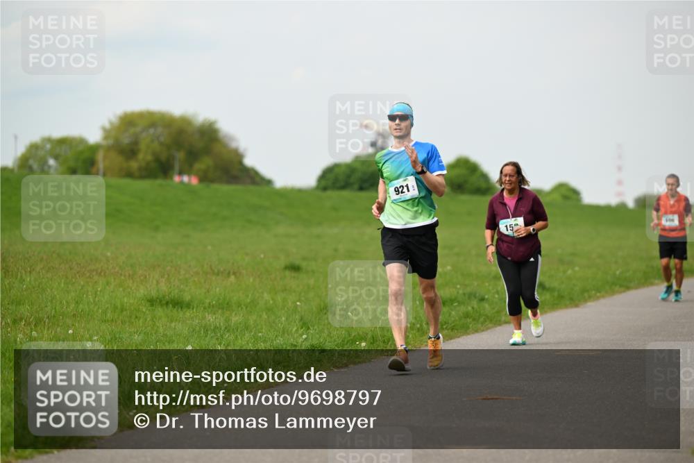 10.05.2026 - 8. Wedeler Halbmarathon Dr. Thomas Lammeyer http://msf.ph/oto/9698797 10.05.2026 11:34:34 Laufen 921, 106 meine-sportfotos.de