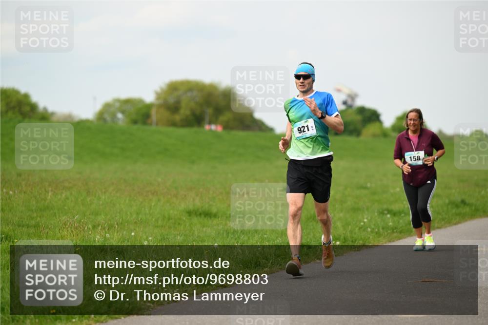 10.05.2026 - 8. Wedeler Halbmarathon Dr. Thomas Lammeyer http://msf.ph/oto/9698803 10.05.2026 11:34:34 Laufen 921, 158 meine-sportfotos.de