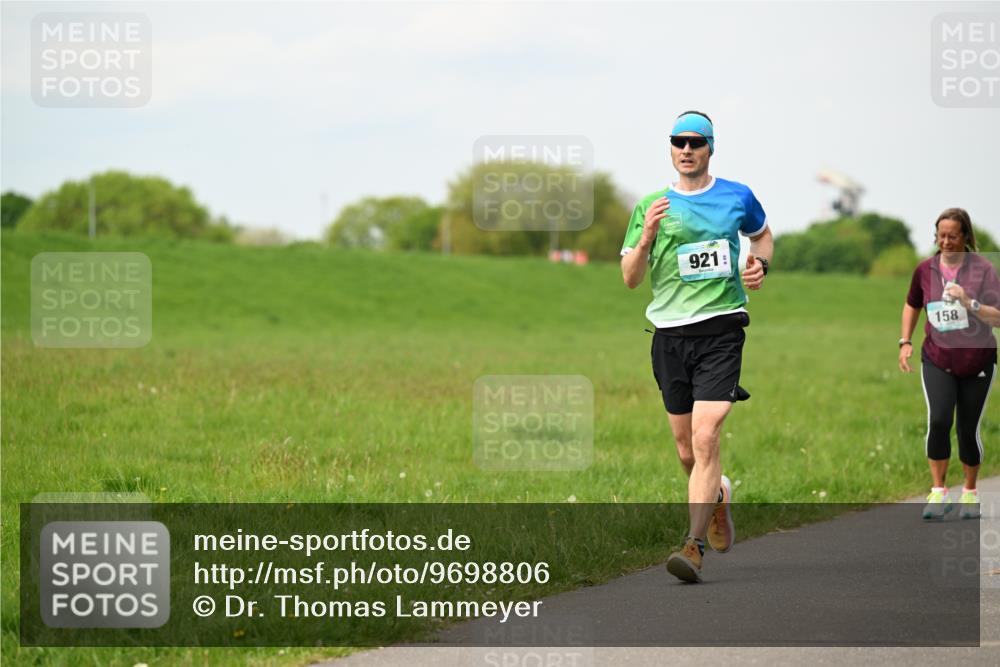 10.05.2026 - 8. Wedeler Halbmarathon Dr. Thomas Lammeyer http://msf.ph/oto/9698806 10.05.2026 11:34:35 Laufen 921, 158 meine-sportfotos.de