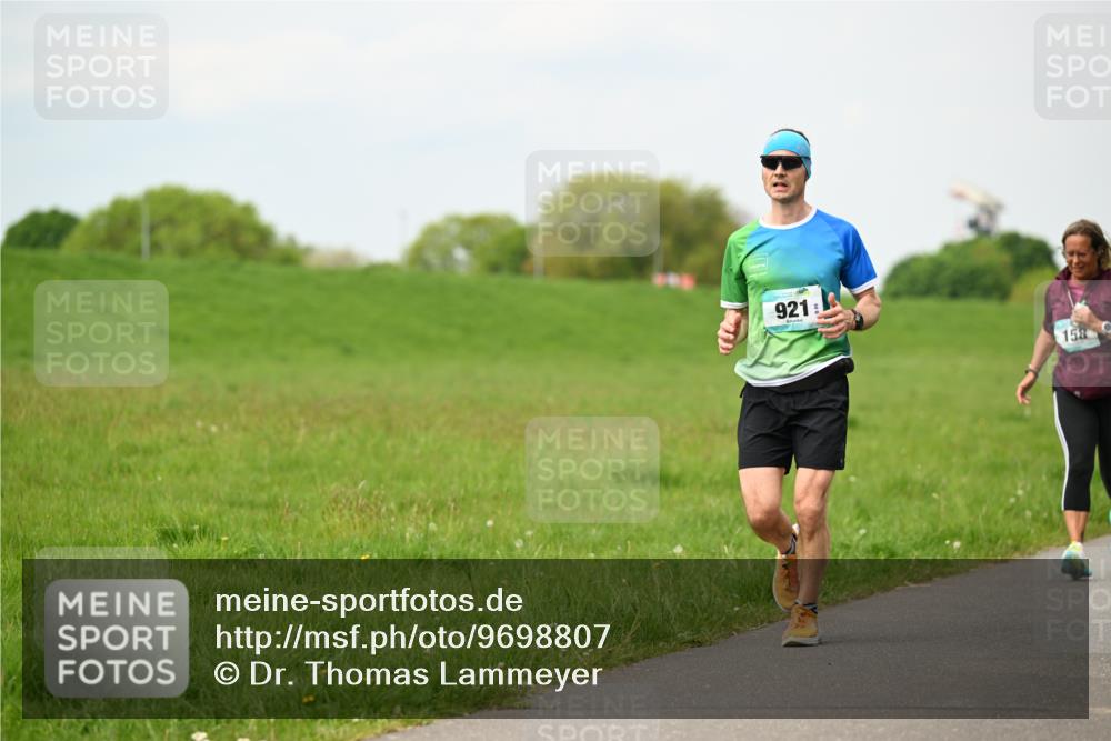 10.05.2026 - 8. Wedeler Halbmarathon Dr. Thomas Lammeyer http://msf.ph/oto/9698807 10.05.2026 11:34:35 Laufen 921, 158 meine-sportfotos.de