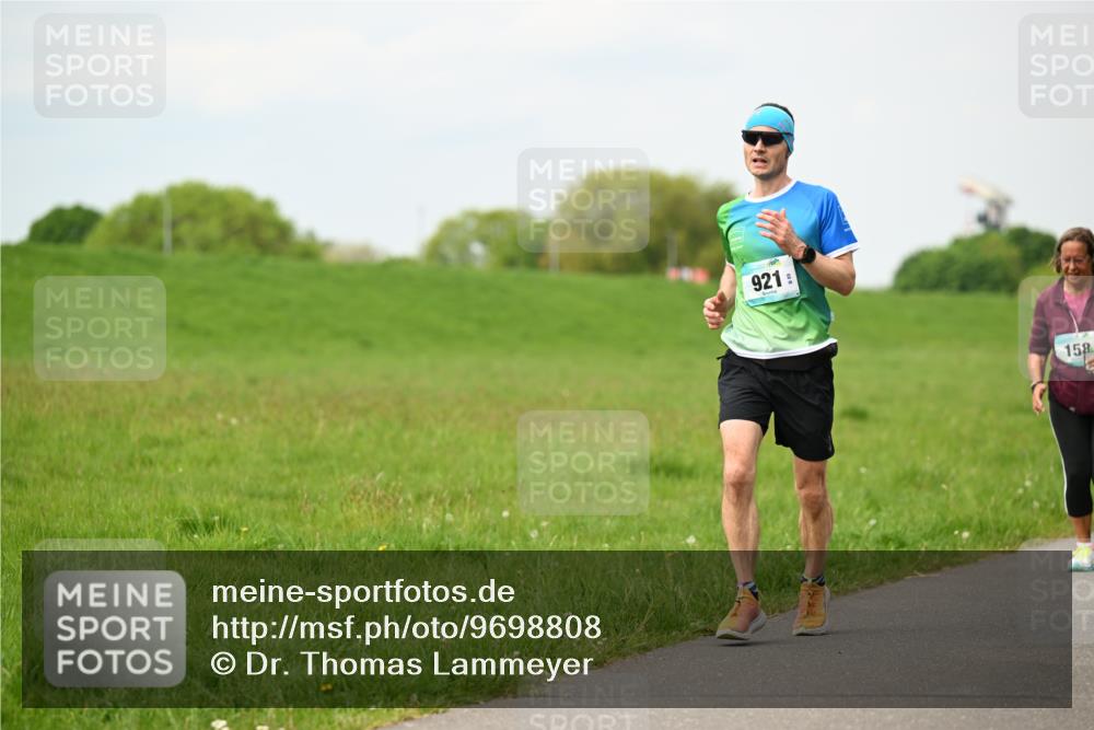 10.05.2026 - 8. Wedeler Halbmarathon Dr. Thomas Lammeyer http://msf.ph/oto/9698808 10.05.2026 11:34:35 Laufen 921, 158 meine-sportfotos.de