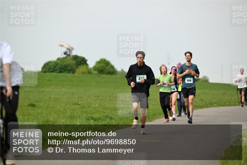 10.05.2026 - 8. Wedeler Halbmarathon Dr. Thomas Lammeyer http://msf.ph/oto/9698850 10.05.2026 11:35:00 Laufen 877, 740, 888 meine-sportfotos.de