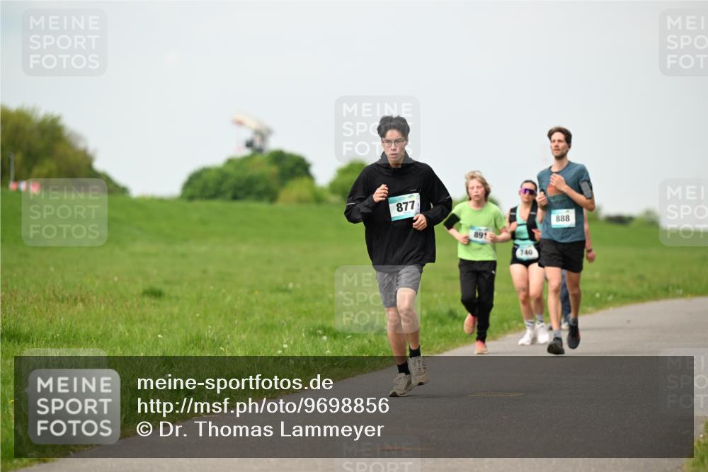 10.05.2026 - 8. Wedeler Halbmarathon Dr. Thomas Lammeyer http://msf.ph/oto/9698856 10.05.2026 11:35:01 Laufen 877, 891, 740, 888 meine-sportfotos.de