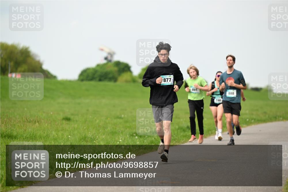 10.05.2026 - 8. Wedeler Halbmarathon Dr. Thomas Lammeyer http://msf.ph/oto/9698857 10.05.2026 11:35:01 Laufen 877, 888 meine-sportfotos.de