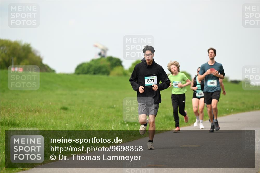 10.05.2026 - 8. Wedeler Halbmarathon Dr. Thomas Lammeyer http://msf.ph/oto/9698858 10.05.2026 11:35:02 Laufen 877, 740, 888 meine-sportfotos.de