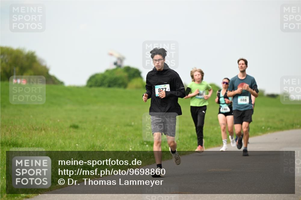 10.05.2026 - 8. Wedeler Halbmarathon Dr. Thomas Lammeyer http://msf.ph/oto/9698860 10.05.2026 11:35:02 Laufen 877, 888 meine-sportfotos.de