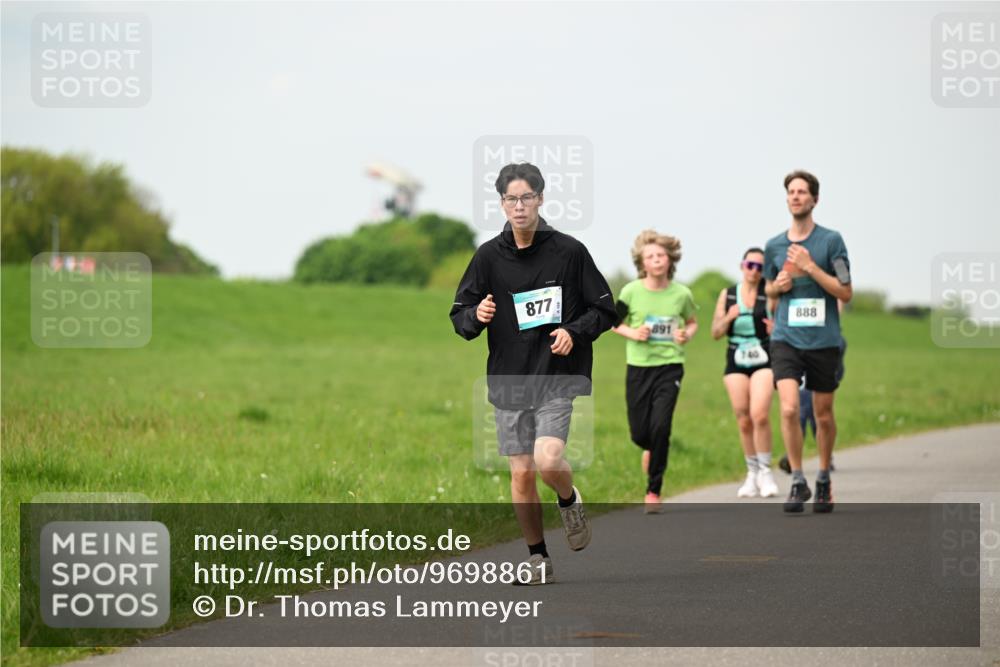 10.05.2026 - 8. Wedeler Halbmarathon Dr. Thomas Lammeyer http://msf.ph/oto/9698861 10.05.2026 11:35:02 Laufen 877, 891, 740, 888 meine-sportfotos.de