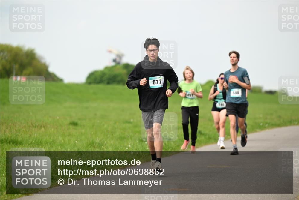 10.05.2026 - 8. Wedeler Halbmarathon Dr. Thomas Lammeyer http://msf.ph/oto/9698862 10.05.2026 11:35:02 Laufen 877, 740, 888 meine-sportfotos.de
