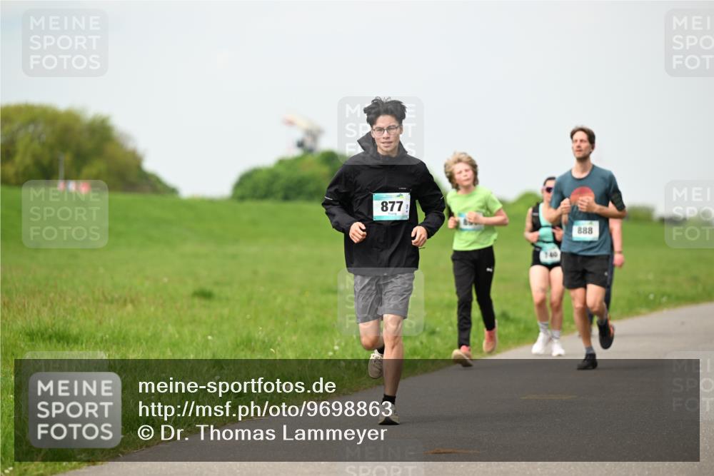 10.05.2026 - 8. Wedeler Halbmarathon Dr. Thomas Lammeyer http://msf.ph/oto/9698863 10.05.2026 11:35:02 Laufen 877, 888 meine-sportfotos.de