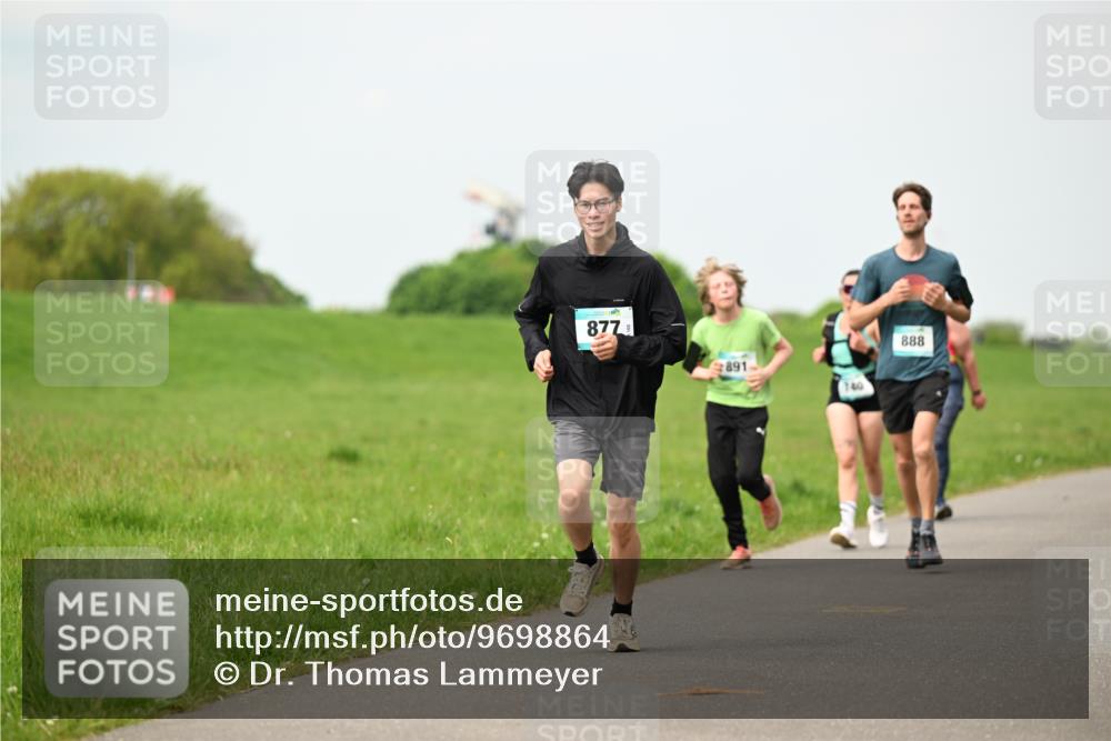 10.05.2026 - 8. Wedeler Halbmarathon Dr. Thomas Lammeyer http://msf.ph/oto/9698864 10.05.2026 11:35:02 Laufen 877, 891, 140, 888 meine-sportfotos.de