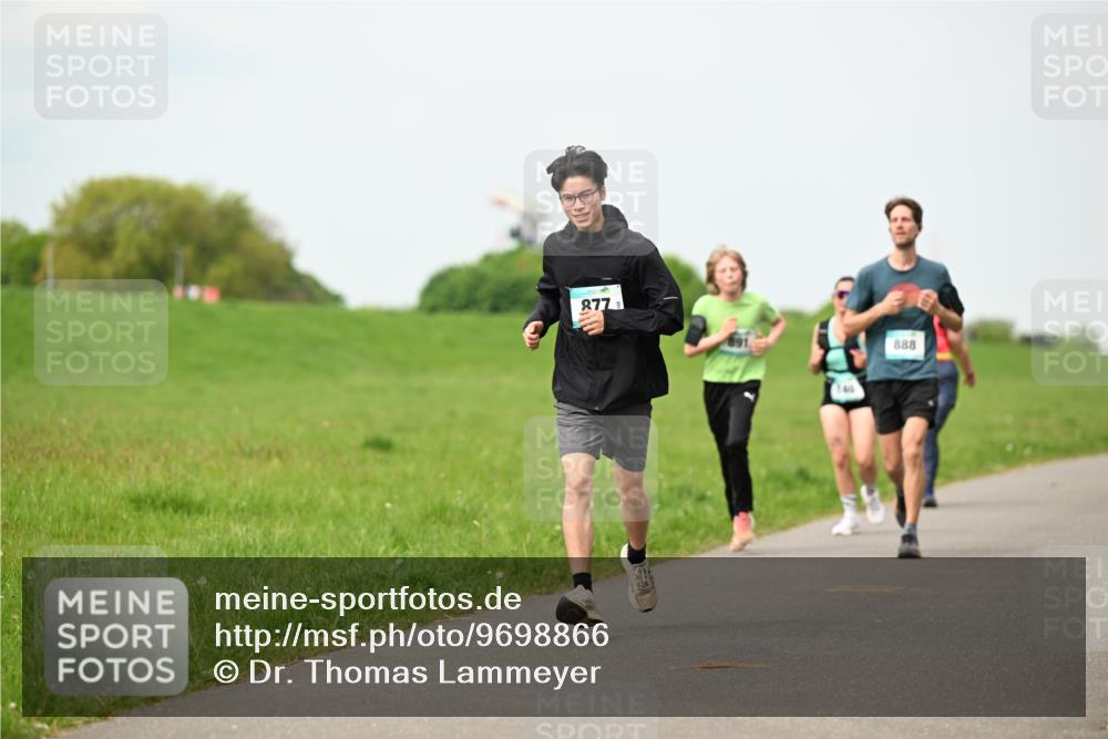 10.05.2026 - 8. Wedeler Halbmarathon Dr. Thomas Lammeyer http://msf.ph/oto/9698866 10.05.2026 11:35:02 Laufen 877, 888 meine-sportfotos.de