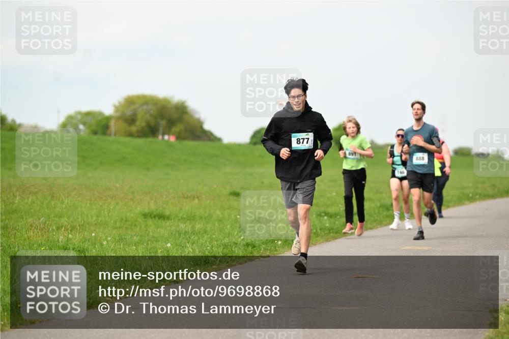 10.05.2026 - 8. Wedeler Halbmarathon Dr. Thomas Lammeyer http://msf.ph/oto/9698868 10.05.2026 11:35:03 Laufen 877, 888 meine-sportfotos.de